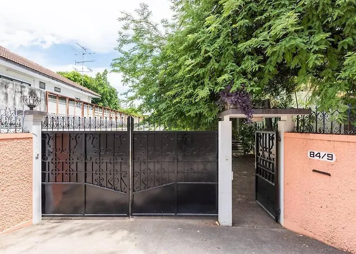 Onnut Pool Guest house Bangkok